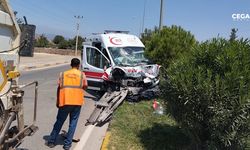 Ambulans tankere çarptı: 3 sağlıkçı yaralı