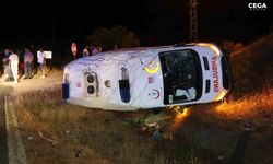 Ambulans şarampole devrildi: 3 yaralı