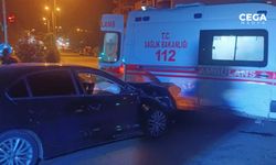 Ambulans ile otomobil çarpıştı: 2 yaralı