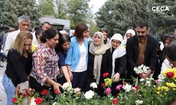 Yazar Mehmed Uzun Diyarbakır’da mezarı başında anıldı