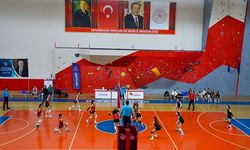 Diyarbakır’da Genç Kadınlar Voleybol Takımı il birinciliği yolunda