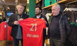 Ünlü Kürt sanatçıya Amedspor forması