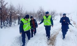 Diyarbakır'da karda mahsur kalan kişi kurtarıldı