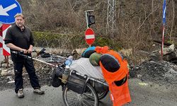 26 yıl önce çıktığı yolda Türkiye'ye giriş yaptı