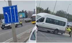 Diyarbakır’da polisler arızalanan minibüsü itti