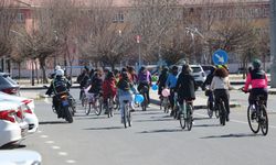 Diyarbakır'da bu kez kadınlar pedal çevirdi