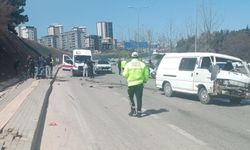 Hafif ticari araç ile otomobil çarpıştı: 1 ölü, 3 yaralı