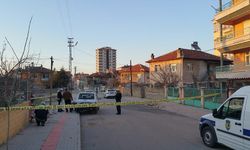 Kilis'te geri manevra yaparken eşine çarptı