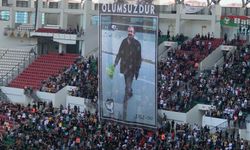 Amedspor, Sırrı Süreyya Önder'i ''Baba İshak’’ ile andı