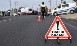 Siirt'te kamyonet ile hafif ticari araç çarpıştı