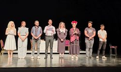 Amatör tiyatroculardan profesyonel performans