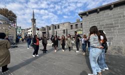 Diyarbakır'ın tarihi mekanlarında halay coşkusu