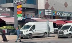 Market aracının kaldırım işgali tepki çekti