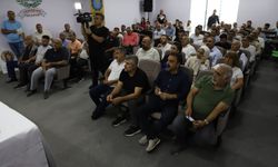 Diyarbakır'da muhtarlarla buluştu