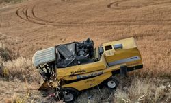Biçerdöver ile otomobilin çarpıştığı kazada 3 yaralı