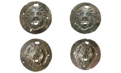 Roma mezarında aslan başlı gizemli bronz diskler bulundu!