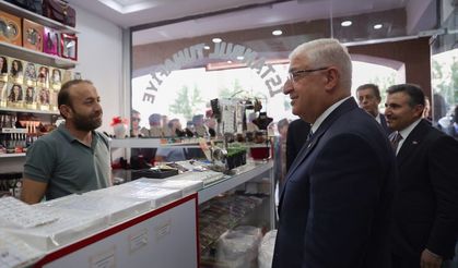 Milli Savunma Bakanı Güler, Şırnak'ta esnafı ziyaret etti,  gençlerle buluştu