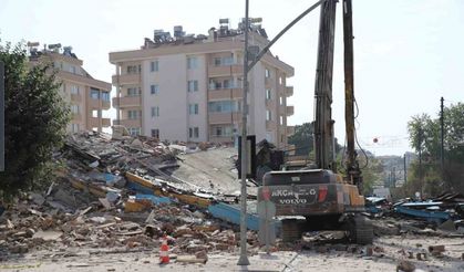 Gaziantep’te 12 katlı bina yıkım sırasında çöktü