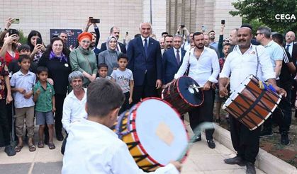 Bakan Ersoy’a davul şov