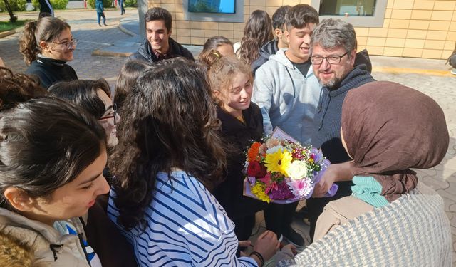 Diyarbakır’da öğretmen okula gidemeyince öğrenciler hastaneye gitti