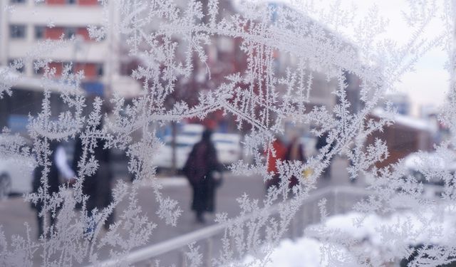 Termometreler eksi 16’yı gösterdi: Şehir buz kesti