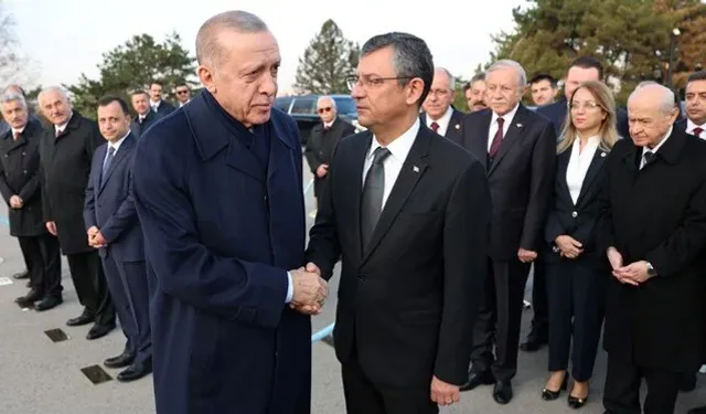 Cumhurbaşkanı Erdoğan ve CHP lideri Özel bir arada