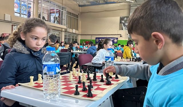 100 öğrenciyle  satranç turnuvası