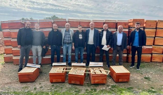Siirt'te 100 aileye arı kovanı desteği
