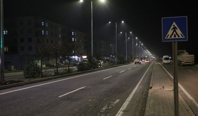 Diyarbakır'daki  Çelikevler Mahallesi karanlıktan kurtuldu