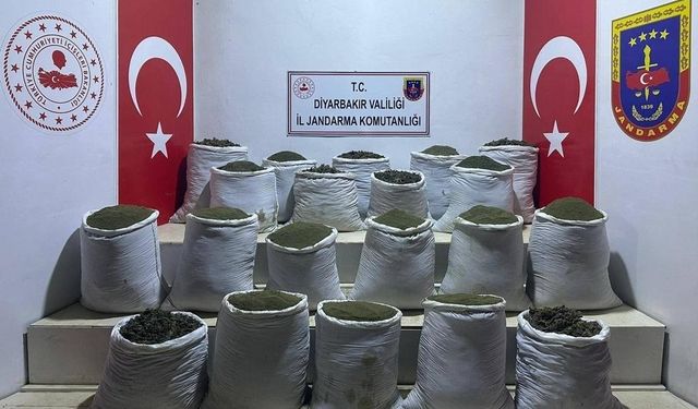 Diyarbakır’da 1 ton 148 kilogram esrar ve 606 kök keneviri ele geçirildi