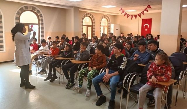 Diyarbakır'da öğrencilere doğru yöntem uygulamalı anlatıldı