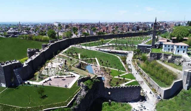 "Diyarbakır'da 104 bin konutu ücretsiz dağıtacağız"