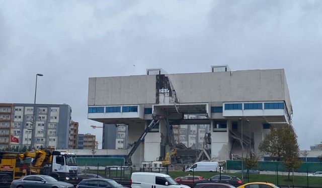 Basın sektörüne ev sahipliği yapan plaza yıkılıyor