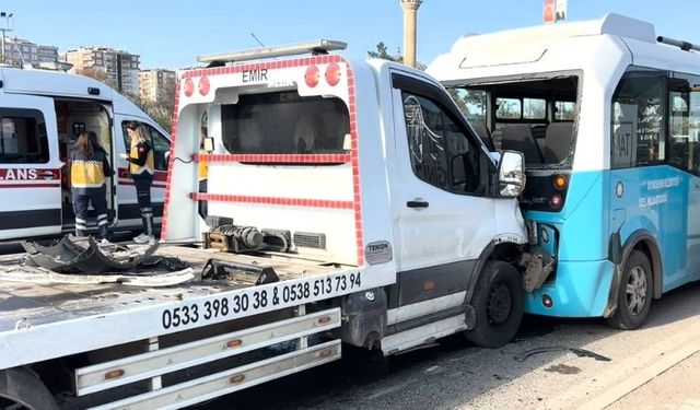 Diyarbakır'da çekici yolcu minibüsüne çarptı