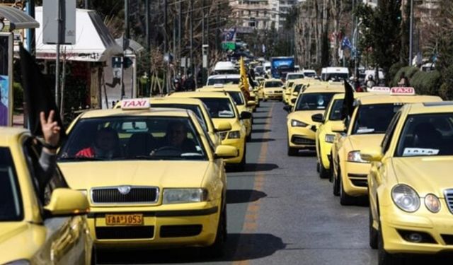 Yunanistan'da taksiciler iş bıraktı