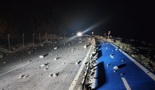 Depremin ardından Samandağ Arsuz yolu kapandı