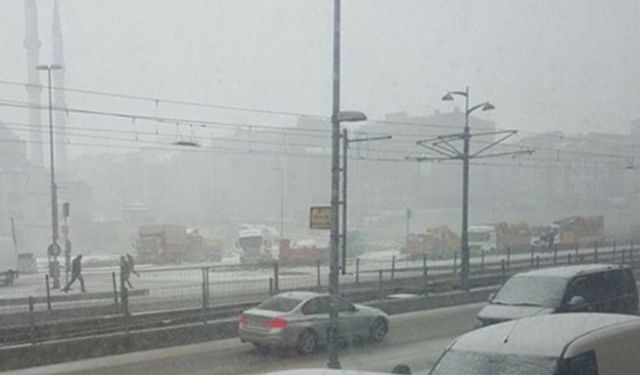 İstanbul’a kar yağdı