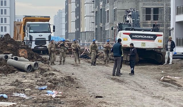 Diyarbakır’da kamyon altında kalan işçi öldü