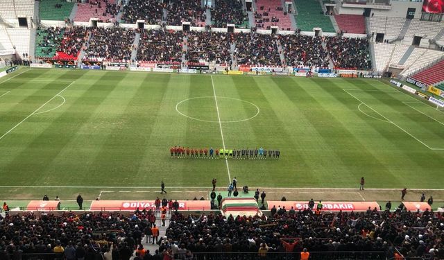 Amedspor, İskenderun maçında ilk yarıyı 2-0 önde kapattı.
