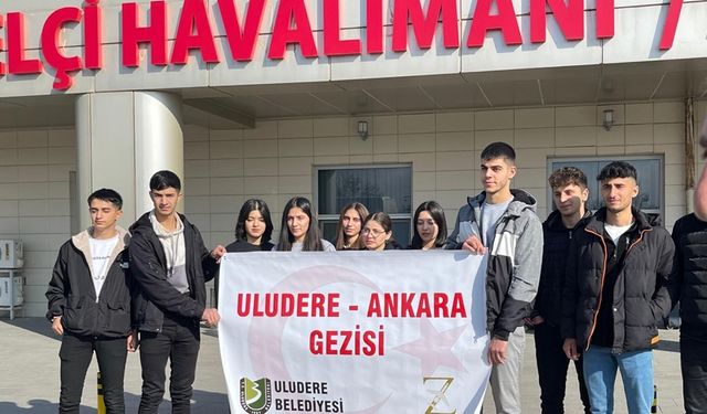 Sosyal medyadan gezi isteyen öğrenciler, Ankara'ya gitti
