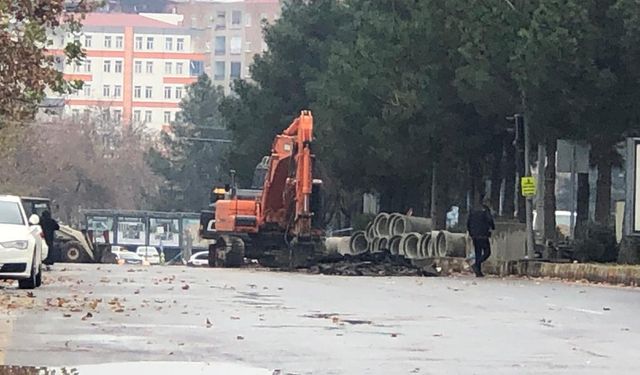 Diyarbakır’da kentin önemli bulvarı trafiğe kapatıldı