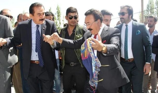 Erdoğan, Demirtaş ve Kılıçdaroğlu’nun rozet taktığı tek adam