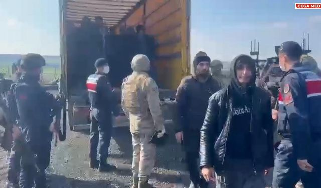 Diyarbakır’da tırda 72 kaçak göçmen