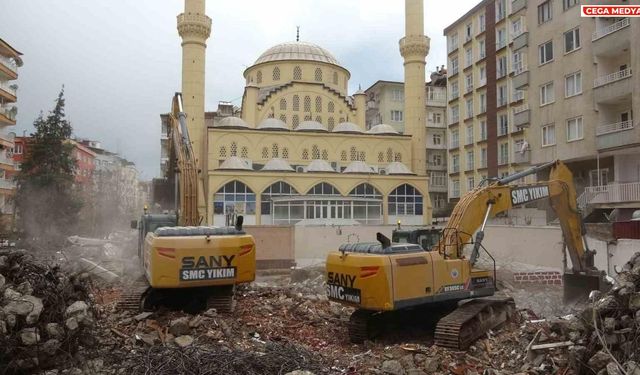 Diyarbakır’ın 50 yıllık kütüphanesi yıkıldı