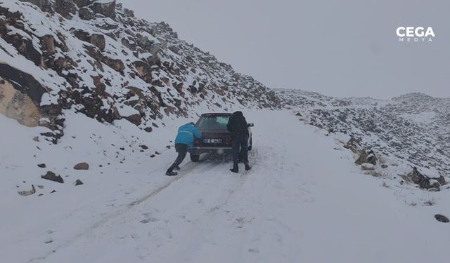 Bitlis’te kar yağışı: Sürücülere zor anlar yaşadı