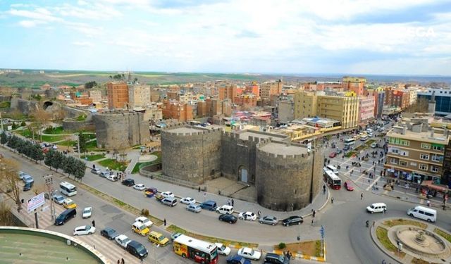 Diyarbakır'ın en işlek caddesi 4 günlüğüne kapatıldı