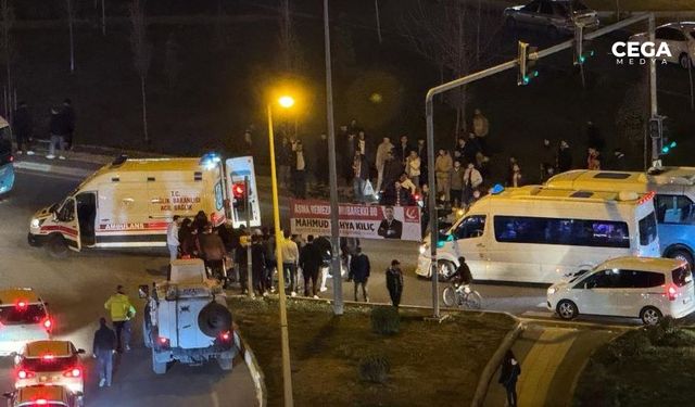 Diyarbakır'da kaza; olay yerine ambulanslar sevkedildi