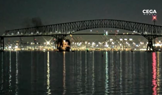 Kargo gemisinin çarptığı köprü yıkıldı