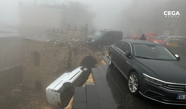 Mardin'de yağış sonrası yol çöktü
