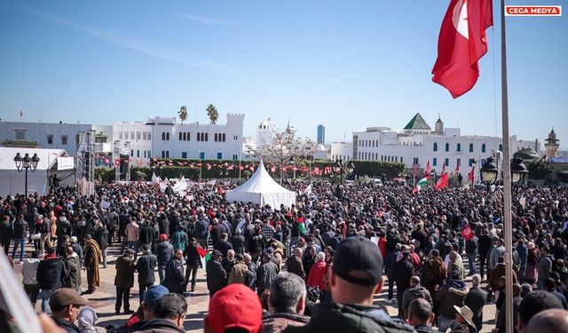 Tunus’ta hükümete protesto